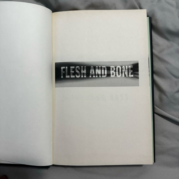 Hardcover Flesh and Bone by Jefferson Bass, good condition - Picture 6 of 8